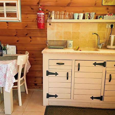Julie'S Cabins Neot Golan Luaran gambar