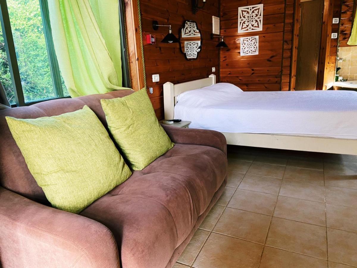 Julie'S Cabins Neot Golan Luaran gambar