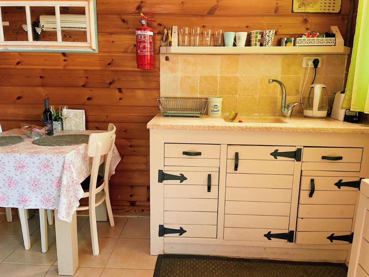 Julie'S Cabins Neot Golan Luaran gambar