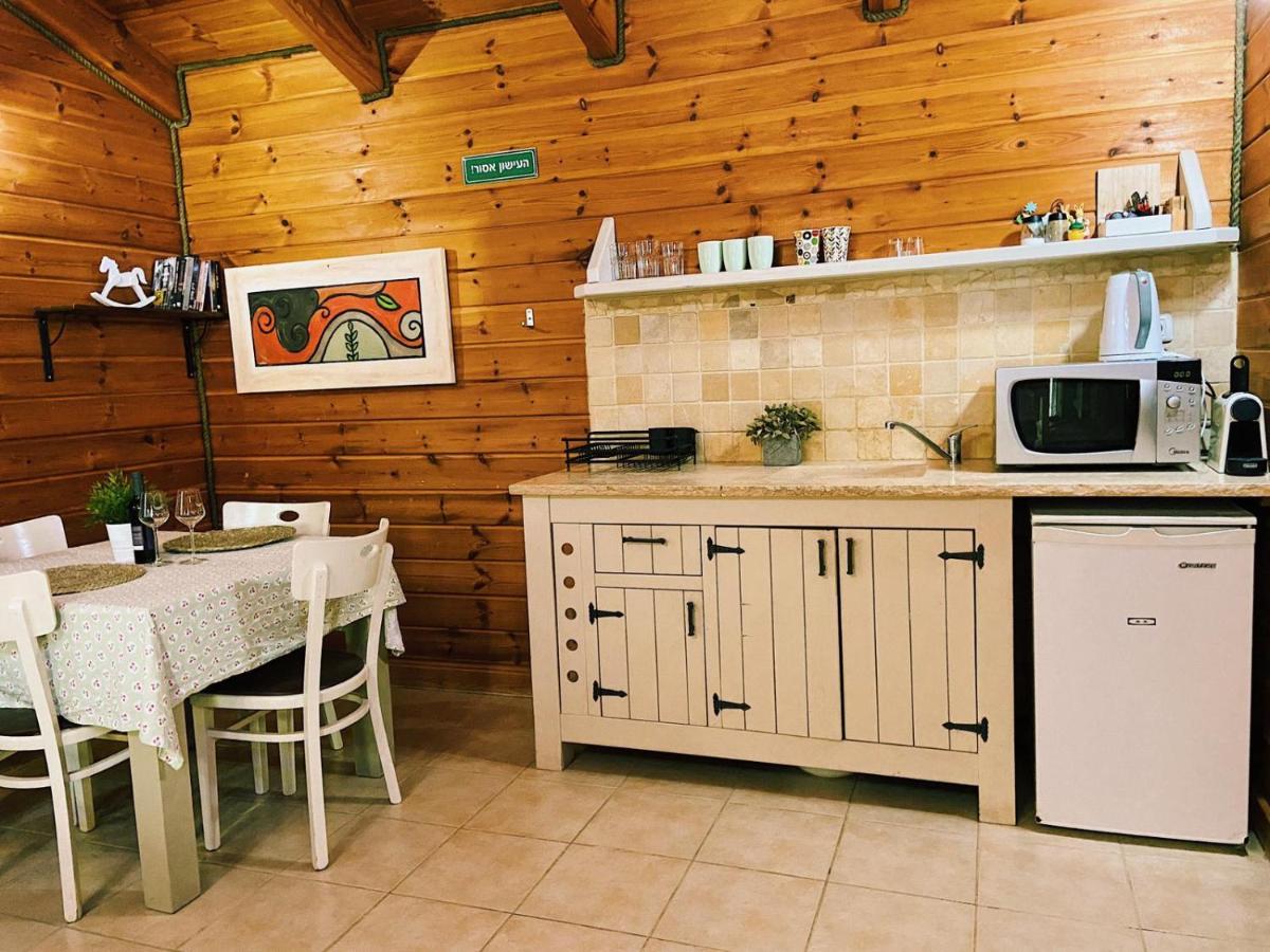 Julie'S Cabins Neot Golan Luaran gambar