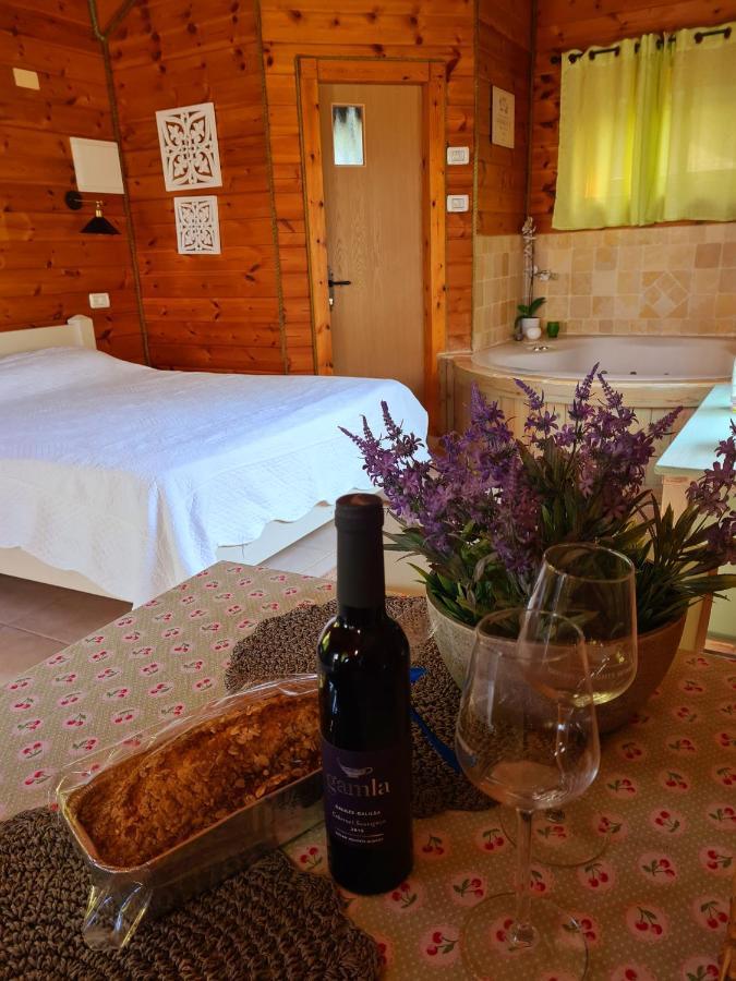 Julie'S Cabins Neot Golan Luaran gambar